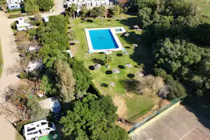 Camping Valdevaqueros - Luftaufnahme des Campingplatzes