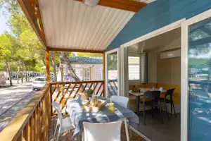 Camping Sandaya Valencia - Außenansicht Mobilheim Terrasse
