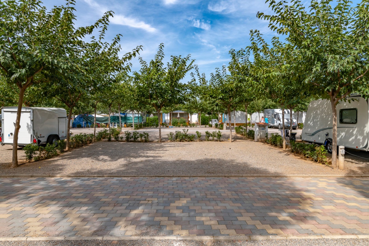 Camping Valencia - Stellplätze mit Stromanschluss