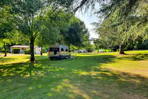 Camping Valerick - Wohnmobil- und Wohnwagenplätze auf der Wiese