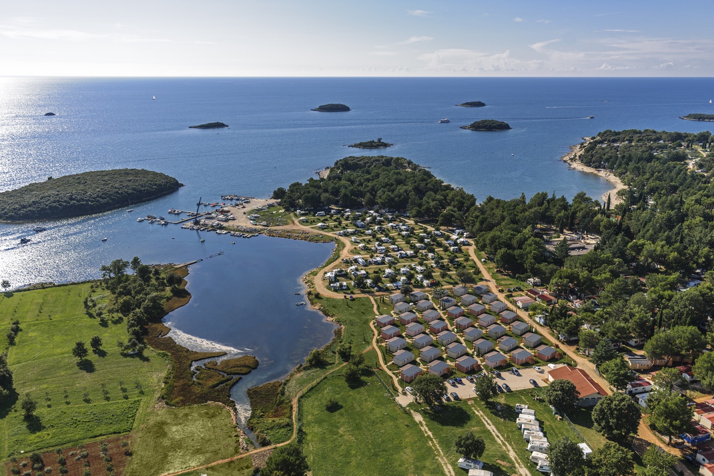 Camping Valkanela  - Campingplatz am Meer aus der Vogelperspektive