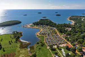 Camping Valkanela - Campingplatz am Meer aus der Vogelperspektive