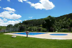 Camping Vall de Camprodon - Poolbereich auf dem Campingplatz