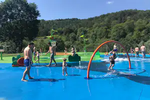 Camping Vall de Camprodon - Wasserspielplatz auf dem Campingplatz