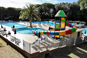 Camping Valle Gaia - Freibad mit Rutsche auf dem Campingplatz