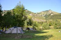 Camping Valle Gesso  -  Zeltplatz vom Campingplatz mit Blick auf die Berge