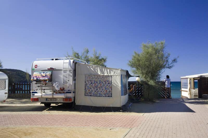 Camping Valle Santa Maria - Wohnwagen- und Zeltstellplatz am Meer auf dem Campingplatz