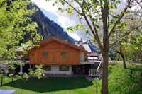 Camping Valle Verde  -  Restaurant vom Campingplatz mit Blick auf die Alpen