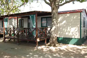 Camping Vallecrosia - Mobilheim mit Terrasse auf dem Campingplatz