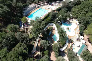 Camping Vallicella - Vogelperspektive auf Planschbecken und Pool