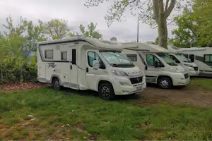 Camping Valpellice - Wohnmobil- und Wohnwagenplätze auf der Wiese