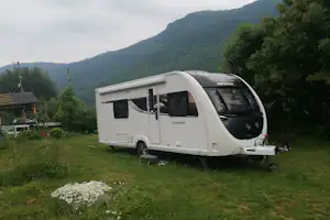 Camping Valpellice - Wohnwagenplatz auf der Wiese