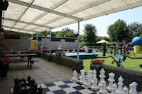 Camping van Rossum's Troost  -  Spielplatz vom Campingplatz mit Schach und Trampolin