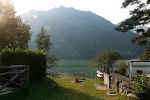 Camping Vantone Pineta - Ufer am Campingplatz