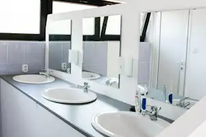 Camping Veliko Tarnovo - Innenansicht der Sanitäranlage auf dem Campingplatz