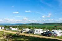 Camping Veliko Tarnovo - Stellplatz mit Weitblick auf dem Campingplatz