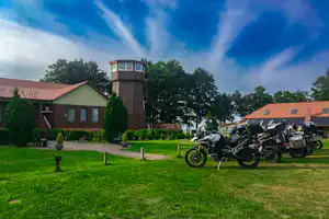 Camping Ventainė - Motorradstandplätze auf dem Campingplatz