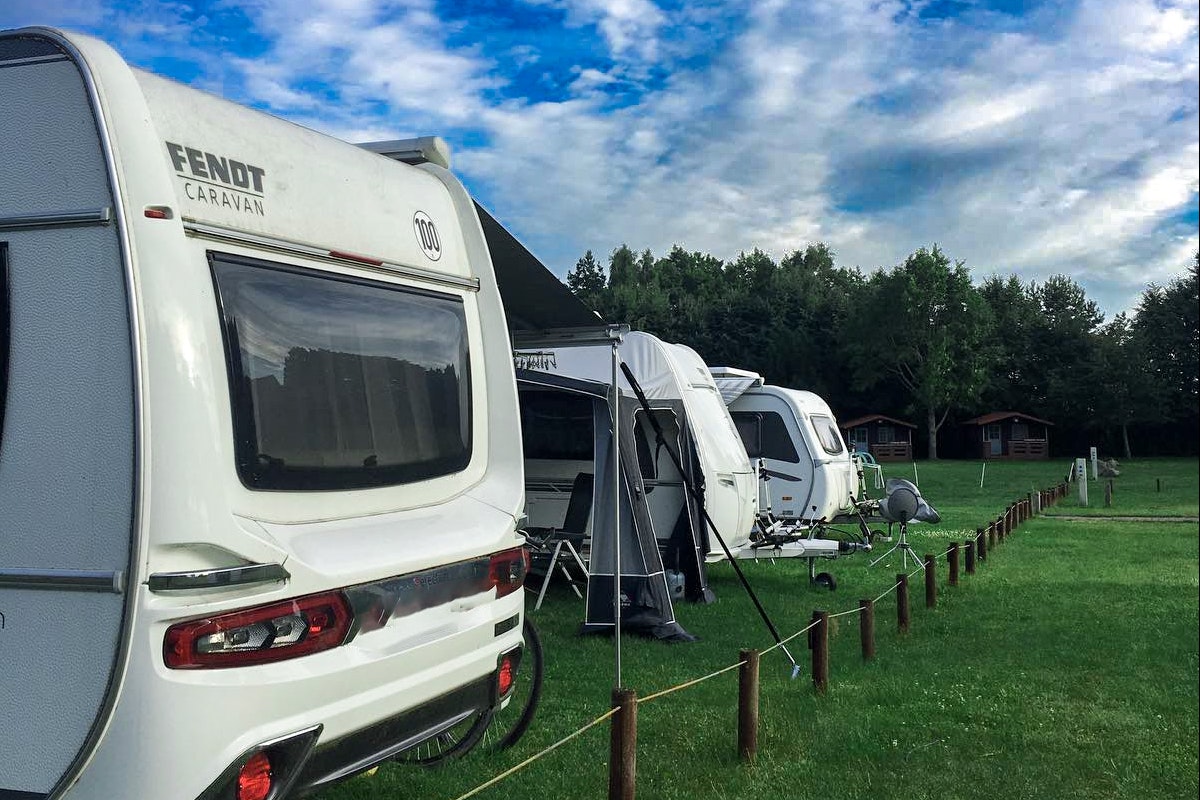 Camping Ventainė - Wohnmobil- und Wohnwagenstandplätze auf der Wiese