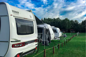 Camping Ventainė - Wohnmobil- und Wohnwagenstandplätze auf der Wiese