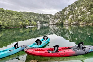 Camping Verdon Les Grands Domaines - Kanufahren auf dem Fluss als Freizeitaktivität