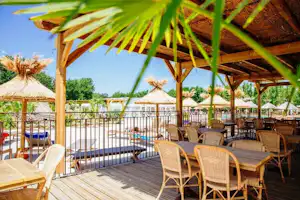 Camping Verdon Parc - Restaurant vom Campingplatz mit Terrasse und Blicka uf den