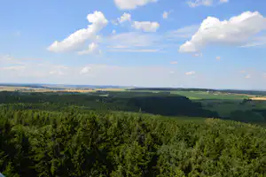 Camping Vidlák - Blick auf die hügelige Waldlandschaft Tschechiens