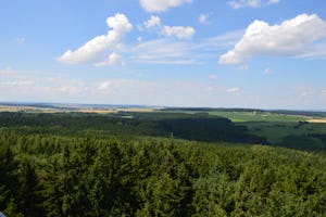 Camping Vidlák - Blick auf die hügelige Waldlandschaft Tschechiens