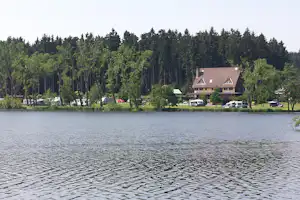 Camping Vidlák - Campingplatz vom See aus