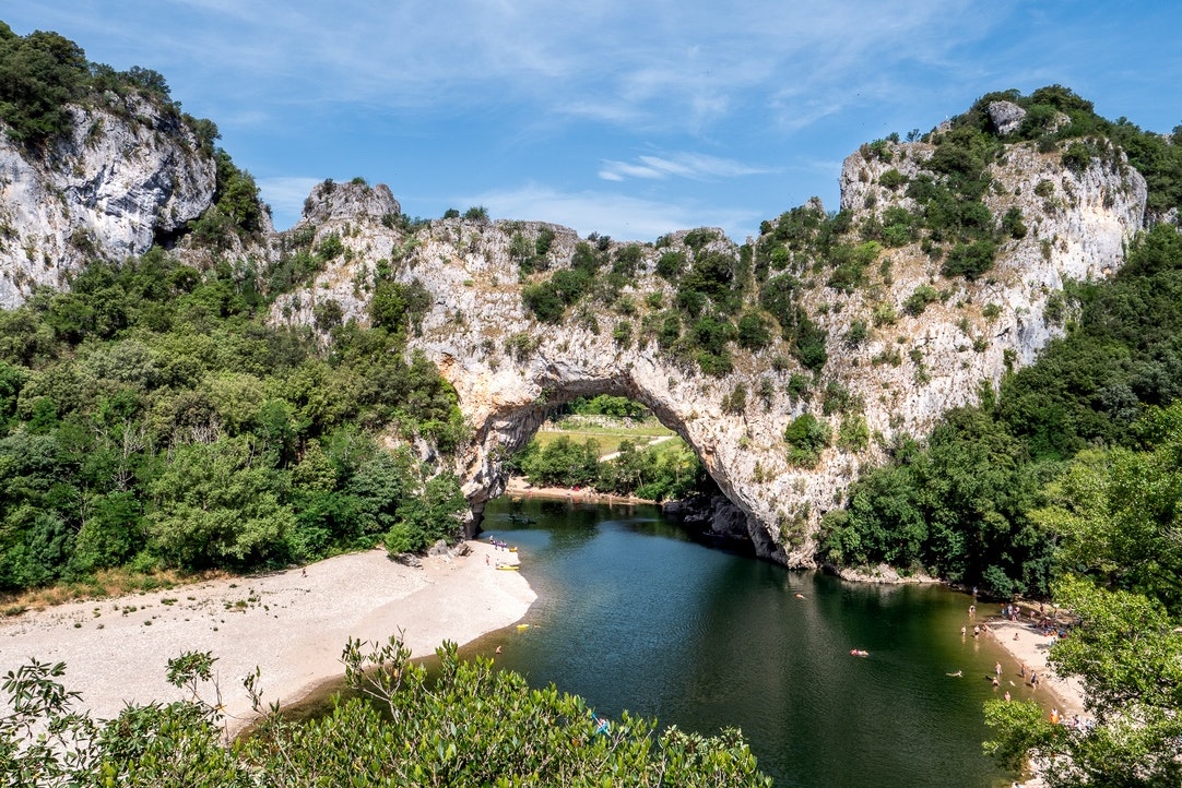 Camping Vieux Vallon - Malerische Natur mit Bergen und Flüssen in der Umgebung des Campingplatzes