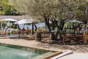 Camping Vigna Maggiore - Brunch-Buffet auf der Terrasse am Pool