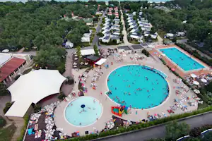 Camping Vigna sul Mar - Campingplatz aus der Vogelperspektive - Pool
