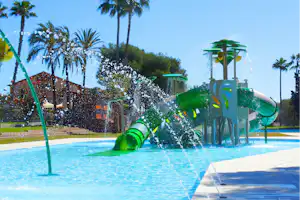 Camping Vilanova Park - Rutschen im Wasserpark des Campingplatzes