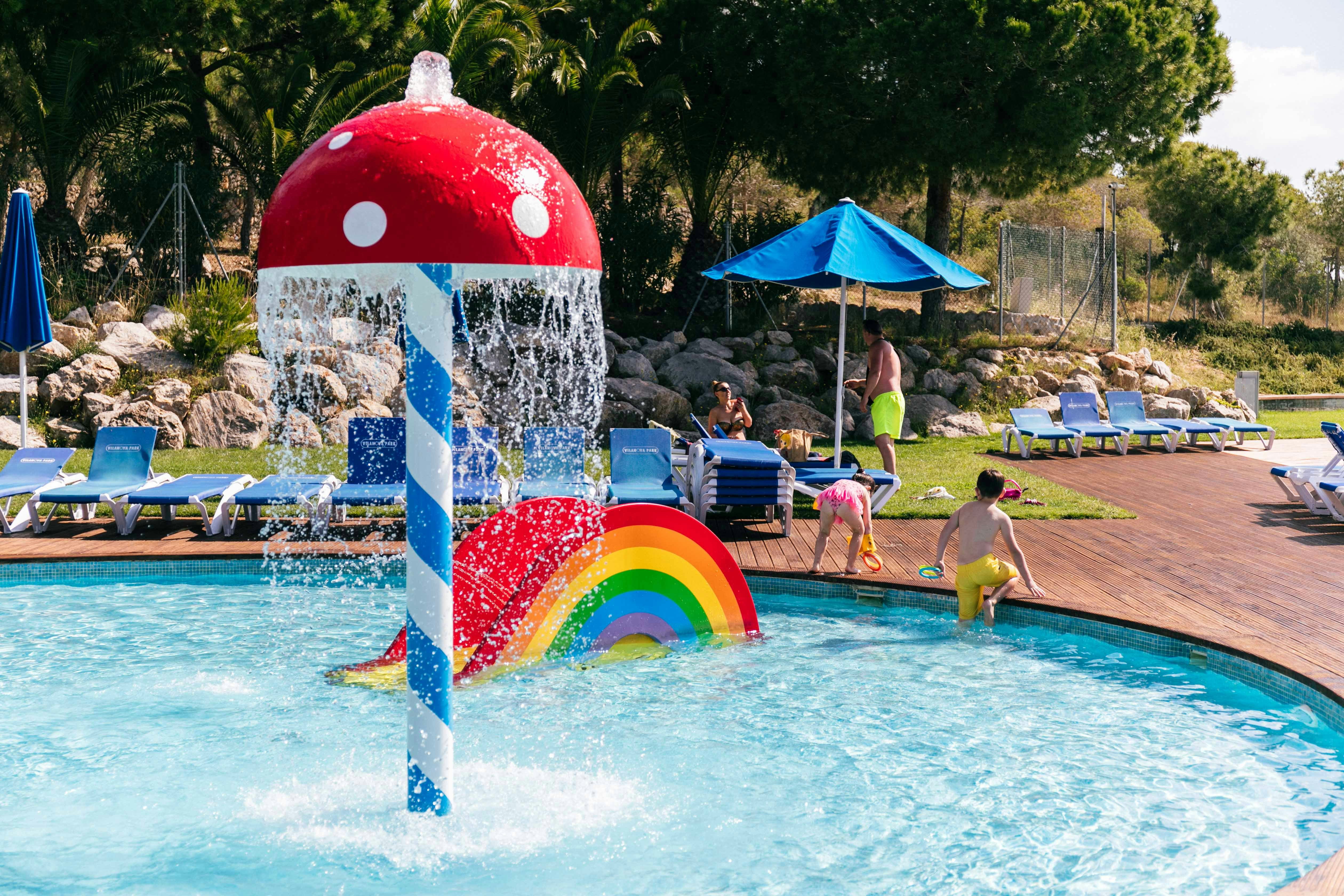 Camping Vilanova Park - Kinderbereich im Freibad des Campingplatzes