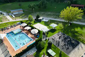 Camping Villa Betula Camping Villa Betula Resort - Freibad und Outdoor-Sportplatz auf dem Campingplatz