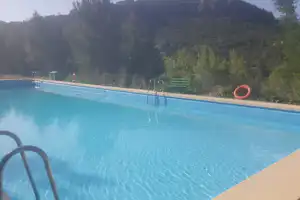 Camping Villa de Viver - Pool vom Campingplatz im Grünen