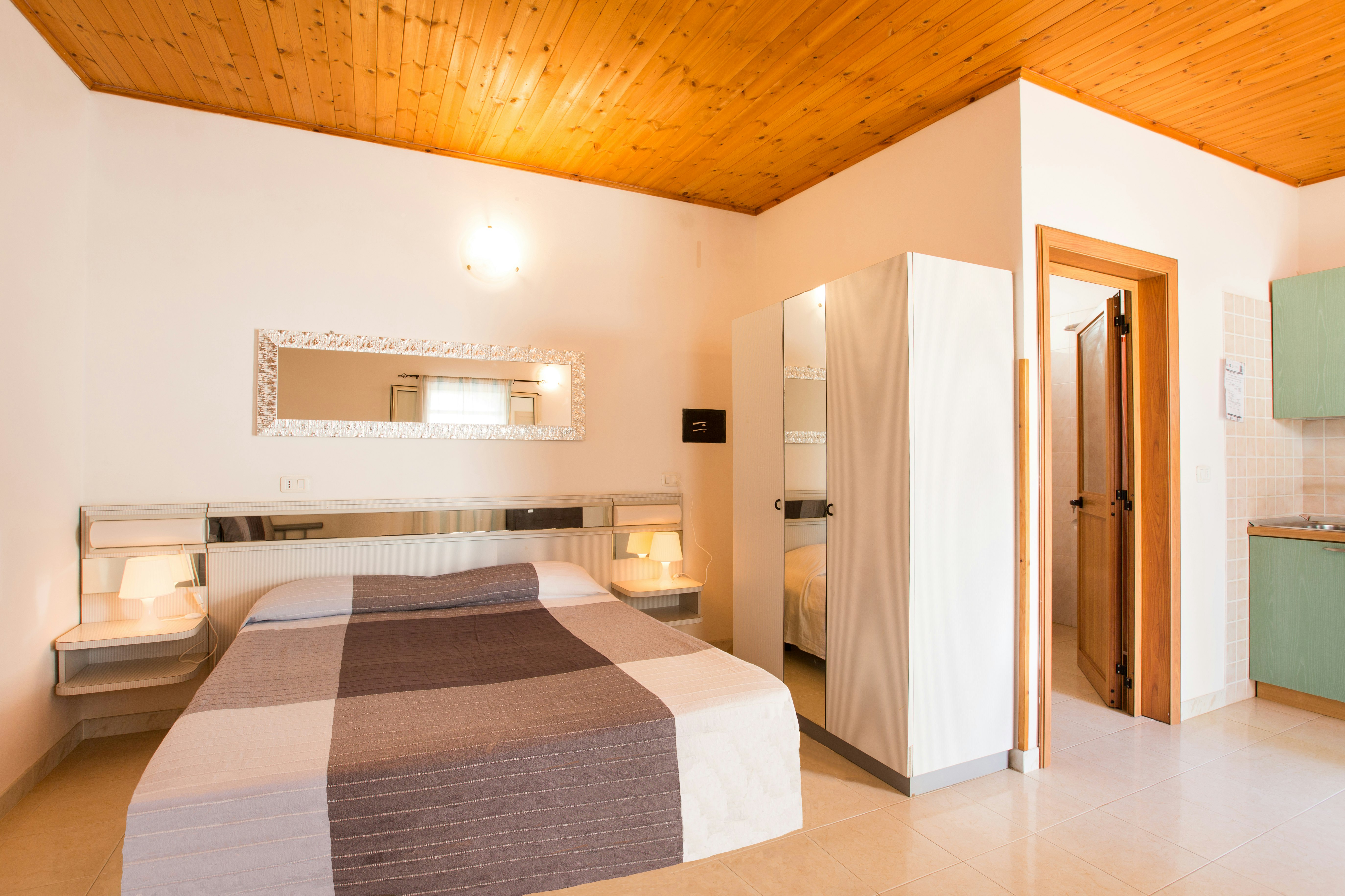 Camping Village Baia Falcone  -  Schlafbereich vom Mobilheim auf dem Campingplatz