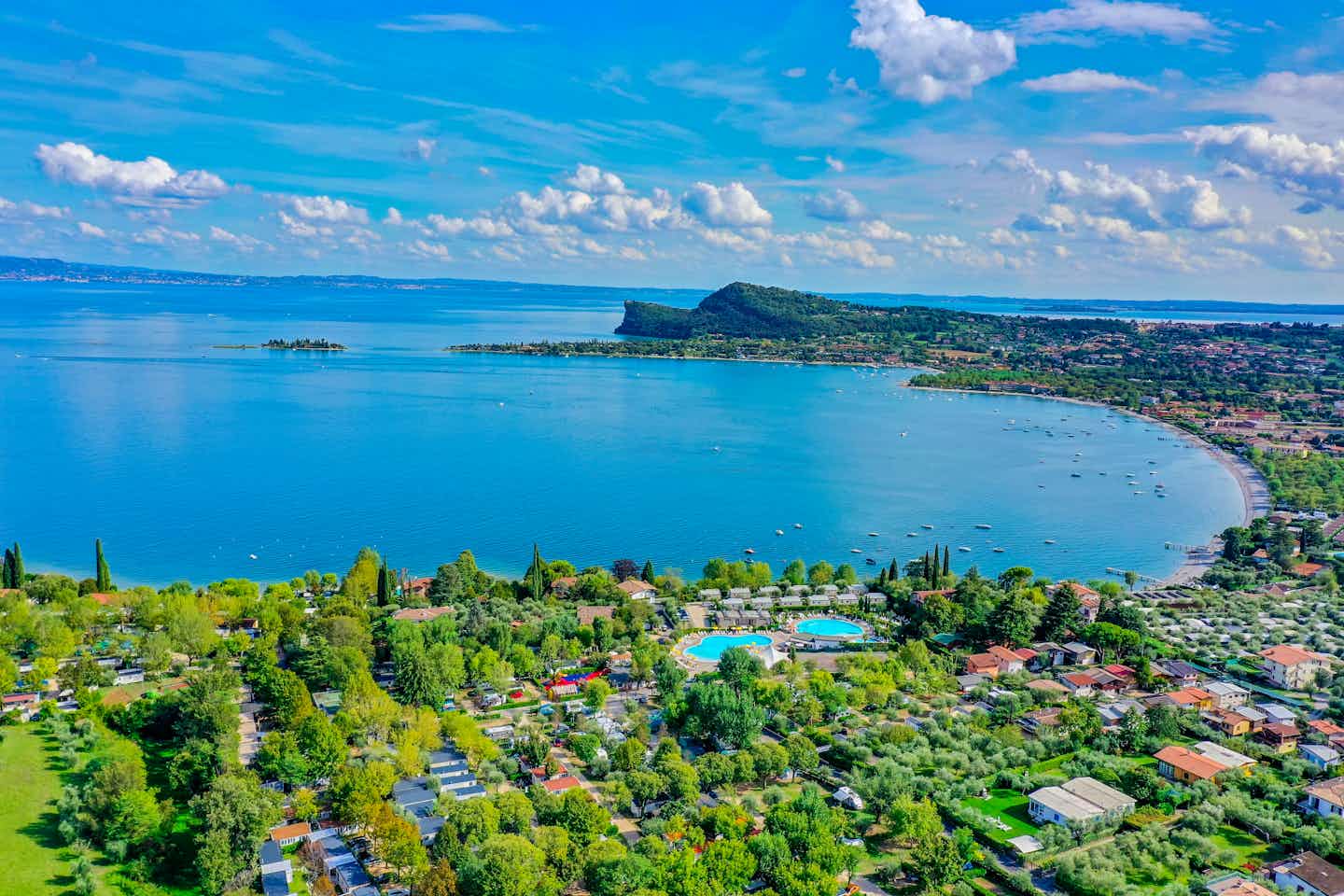 Camping Village Europa Silvella - Luftaufnahme des Campingplatzes im Natur