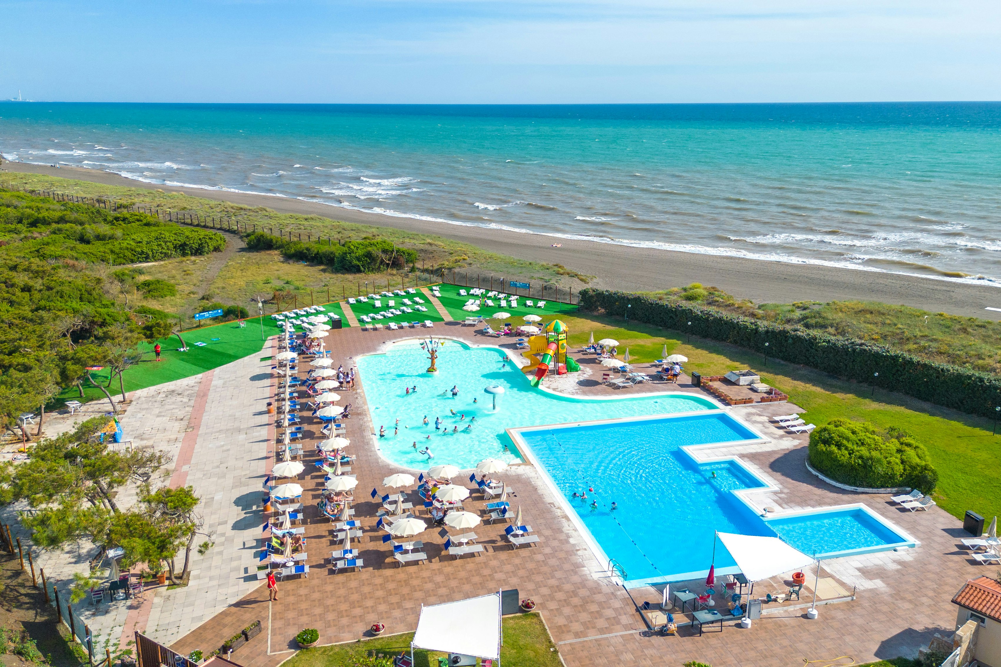 Capfun Camping Village Europing - Blick auf das Freibad auf dem Campingplatz