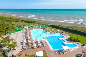 Capfun Camping Village Europing - Blick auf das Freibad auf dem Campingplatz