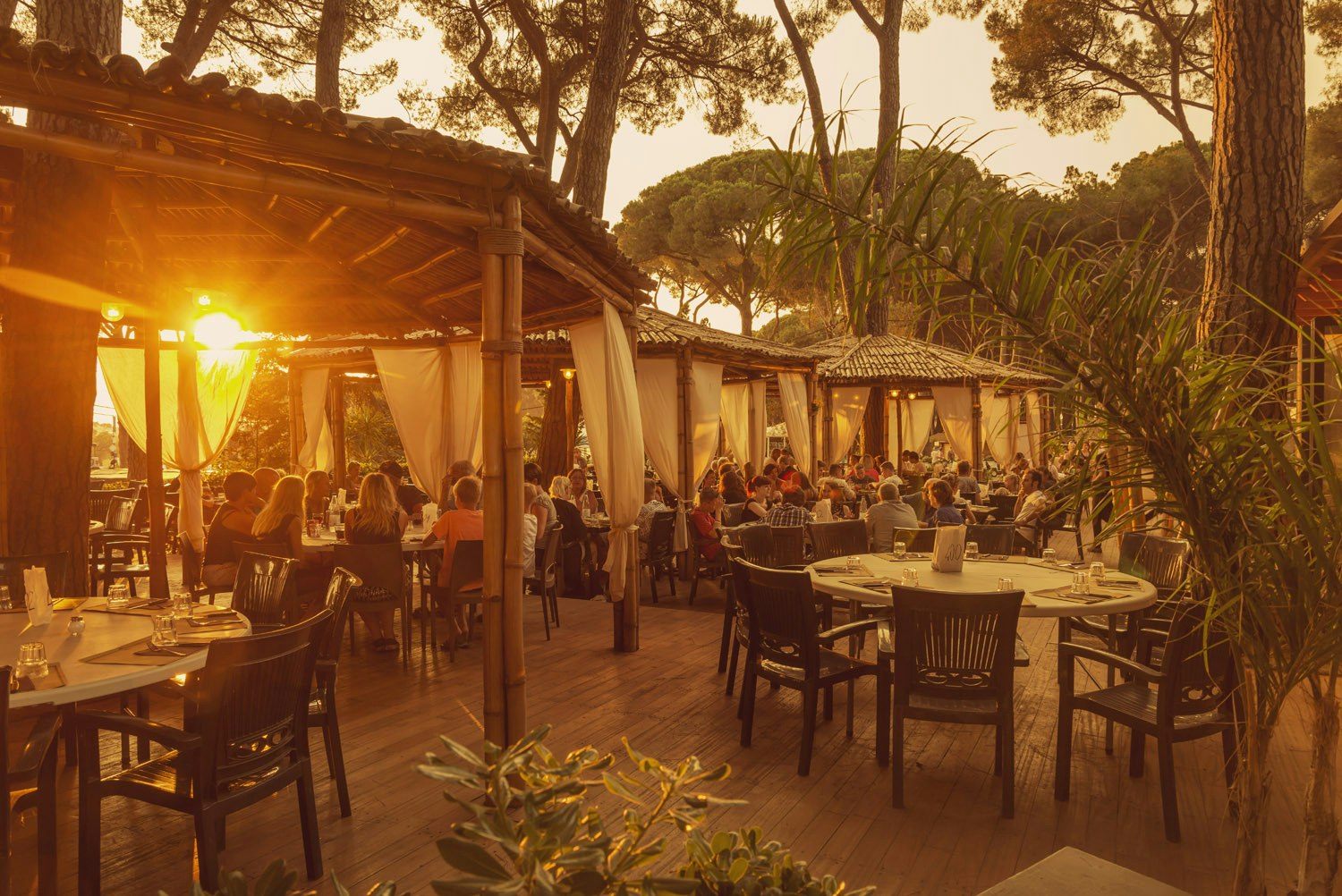 Fabulous Village  Camping Village Fabulous  - Restaurant mit Terrasse auf dem Campingplatz