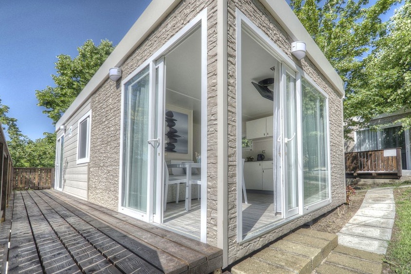 Camping Village Flaminio  -  modernes Mobilheim auf dem Campingplatz