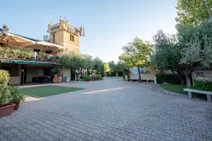 Camping & Village Heliopolis - Eingang des Campingplatzes