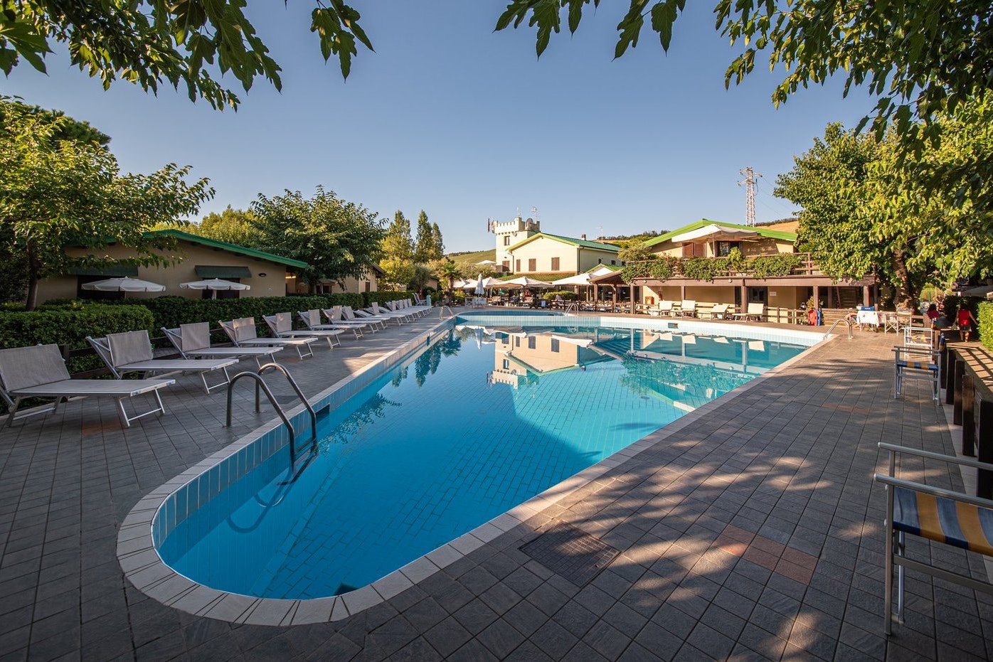 Camping & Village Heliopolis - Pool im Freien auf dem Campingplatz