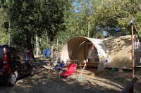 Camping Village International St. Michael  - Zelt auf dem vom Campingplatz im Schatten der Bäume