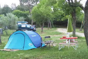 Camping Village Internazionale Firenze - Zeltstellplätze im Grünen auf dem Campingplatz
