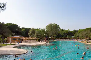 Camping Village Le Esperidi - Pool vom Campingplatz