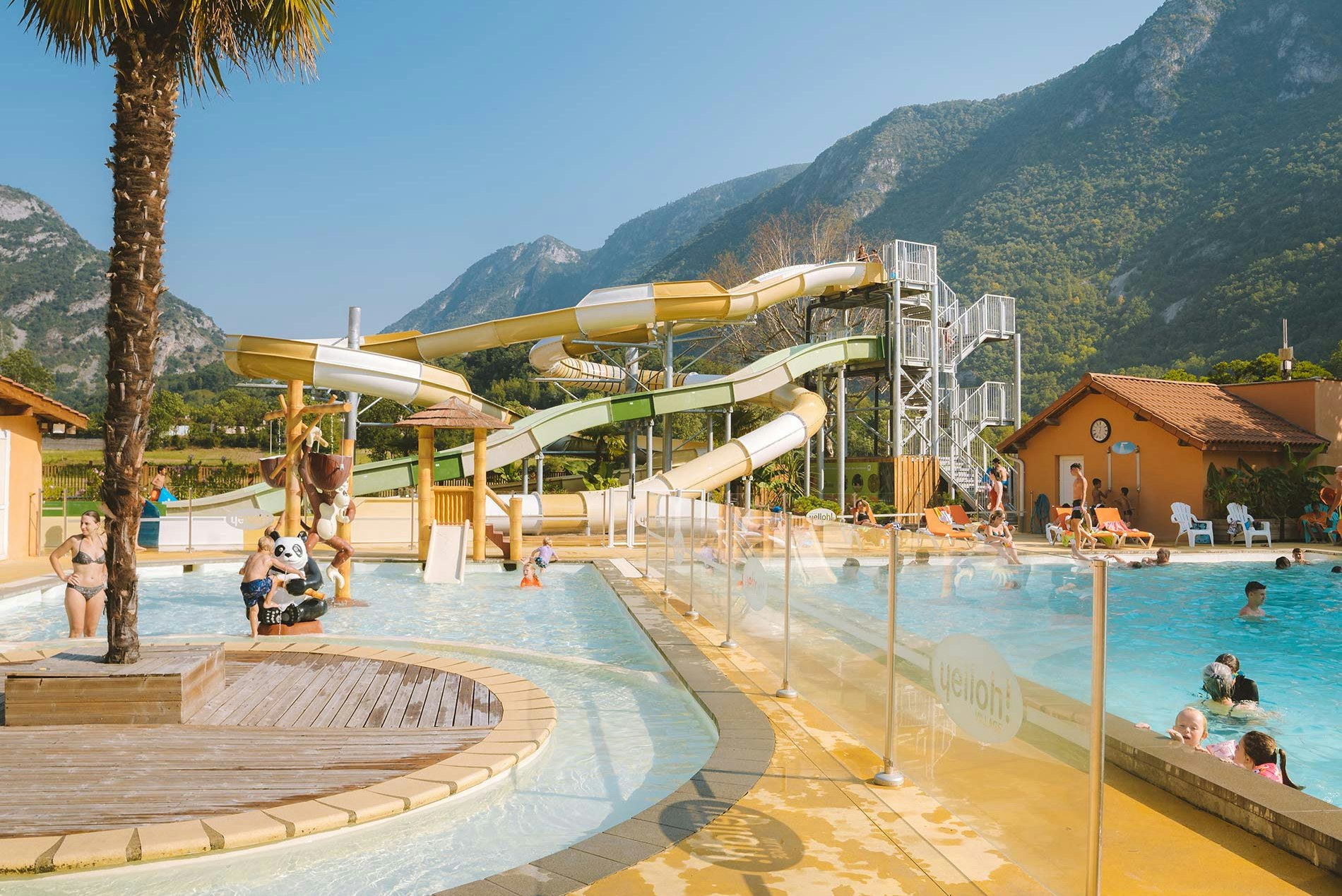 Yelloh! Village Le Pré Lombard  - Rutschen im Wasserpark des Campingplatzes