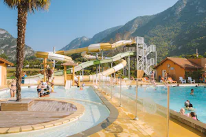 Yelloh! Village Le Pré Lombard - Rutschen im Wasserpark des Campingplatzes