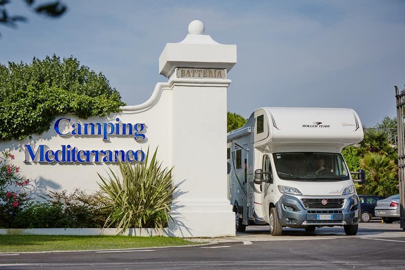 Camping Village Mediterraneo - Eingang