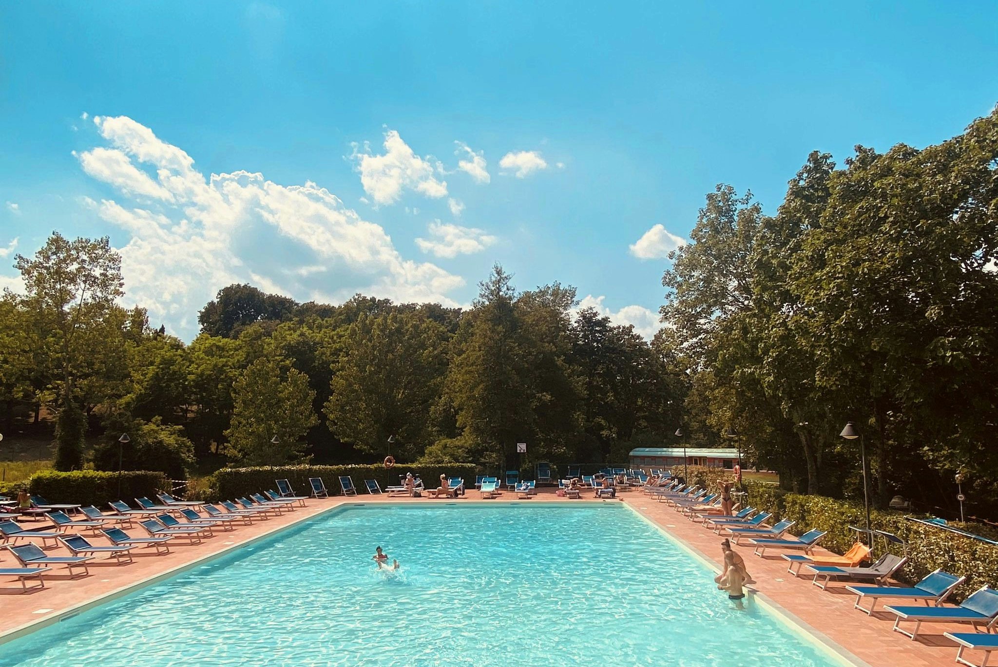 Camping Village Mugello Verde - Blick auf den Pool des Campingplatzes